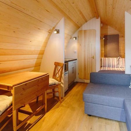Lupin Glamping Pod Hotel เชลเทนแฮม ภายนอก รูปภาพ