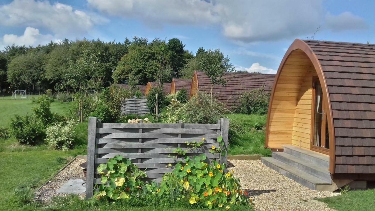 Lupin Glamping Pod Hotel เชลเทนแฮม ภายนอก รูปภาพ