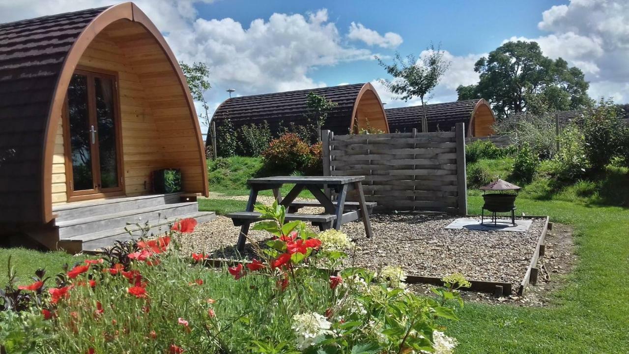 Lupin Glamping Pod Hotel เชลเทนแฮม ภายนอก รูปภาพ