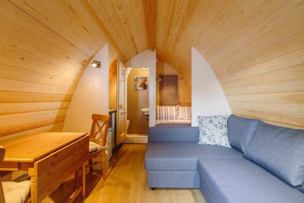 Lupin Glamping Pod Hotel เชลเทนแฮม ภายนอก รูปภาพ